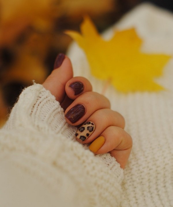 Dark brown: Winter nail colors